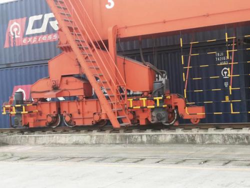 軌道式集裝箱門式起重機(jī)